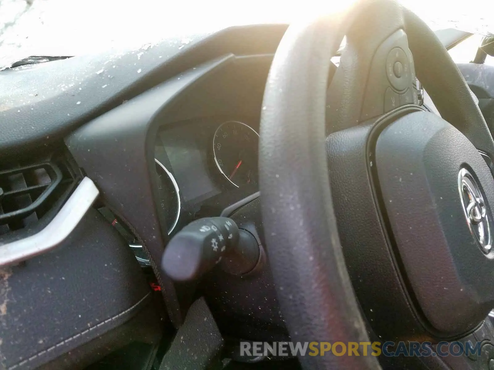 8 Photograph of a damaged car 2T3P1RFV8KC015378 TOYOTA RAV4 2019