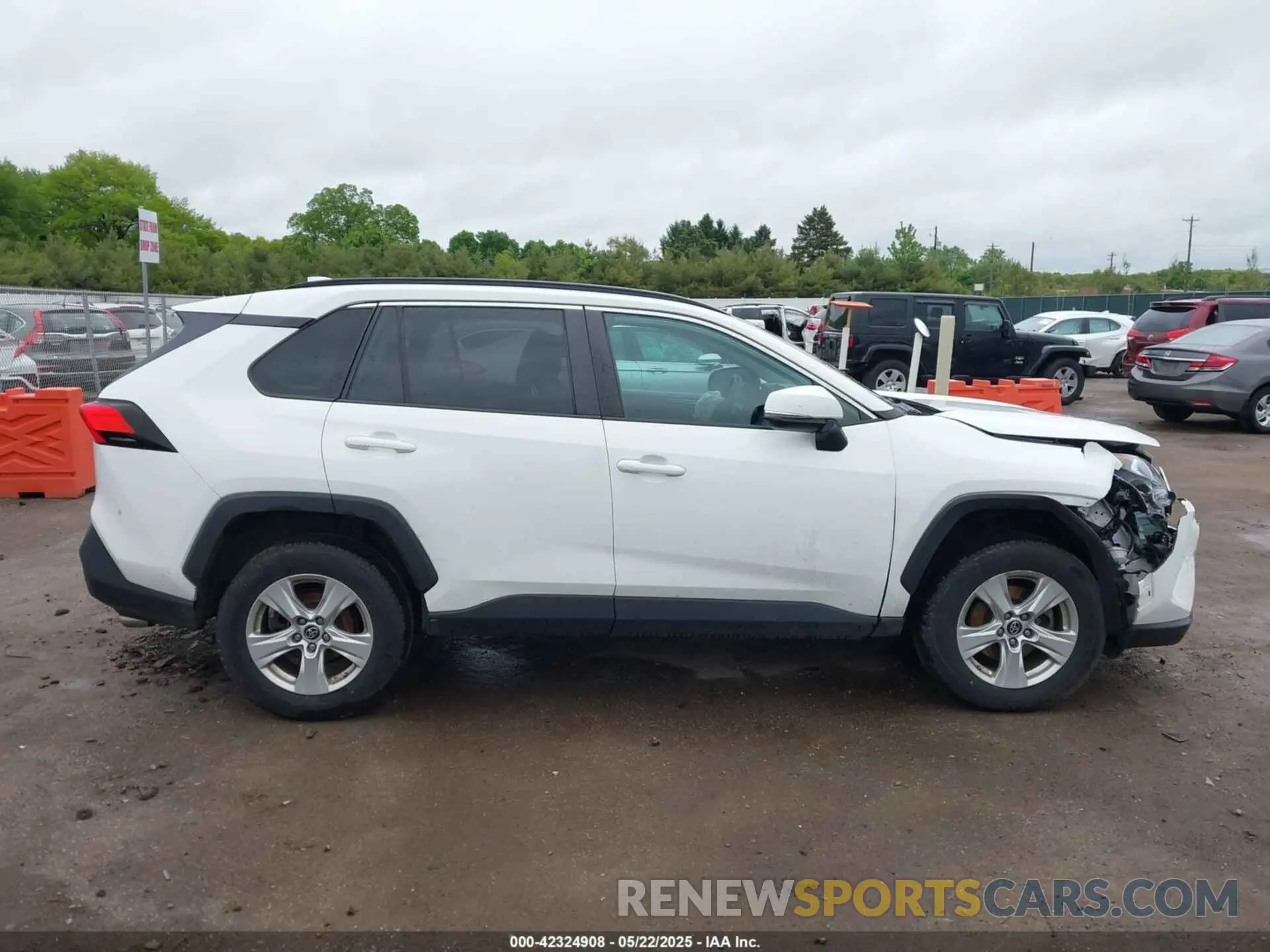 13 Photograph of a damaged car 2T3P1RFV8KC017048 TOYOTA RAV4 2019