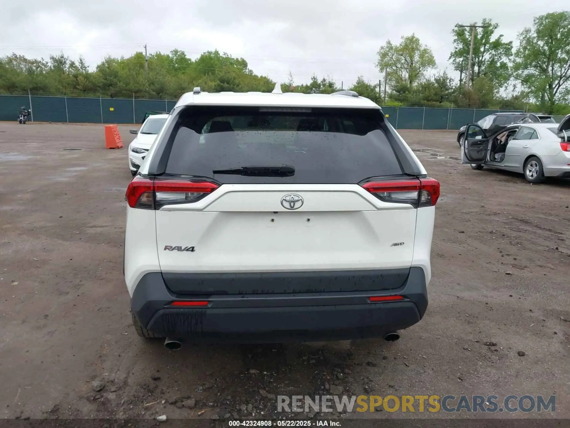 16 Photograph of a damaged car 2T3P1RFV8KC017048 TOYOTA RAV4 2019