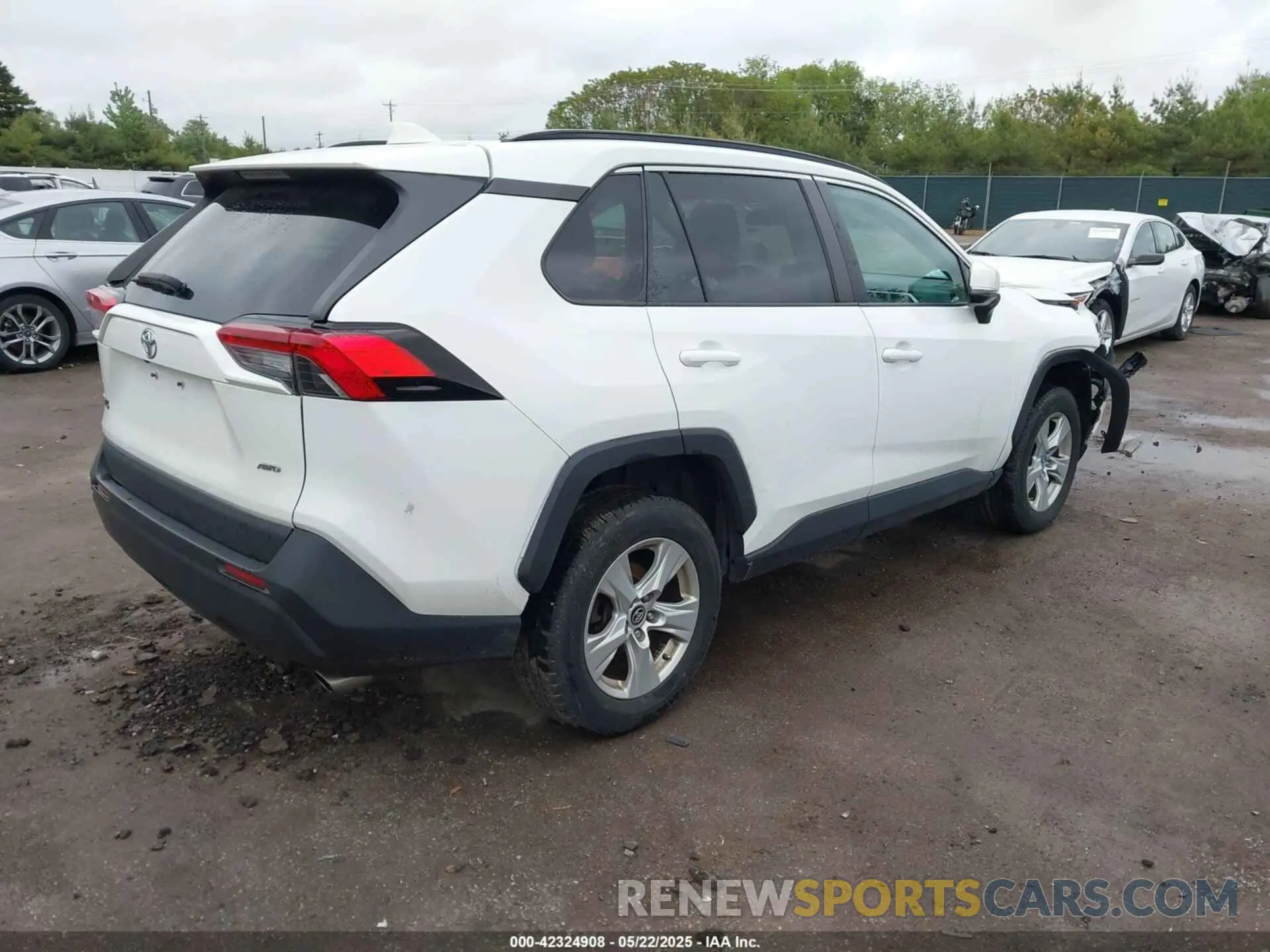 4 Photograph of a damaged car 2T3P1RFV8KC017048 TOYOTA RAV4 2019