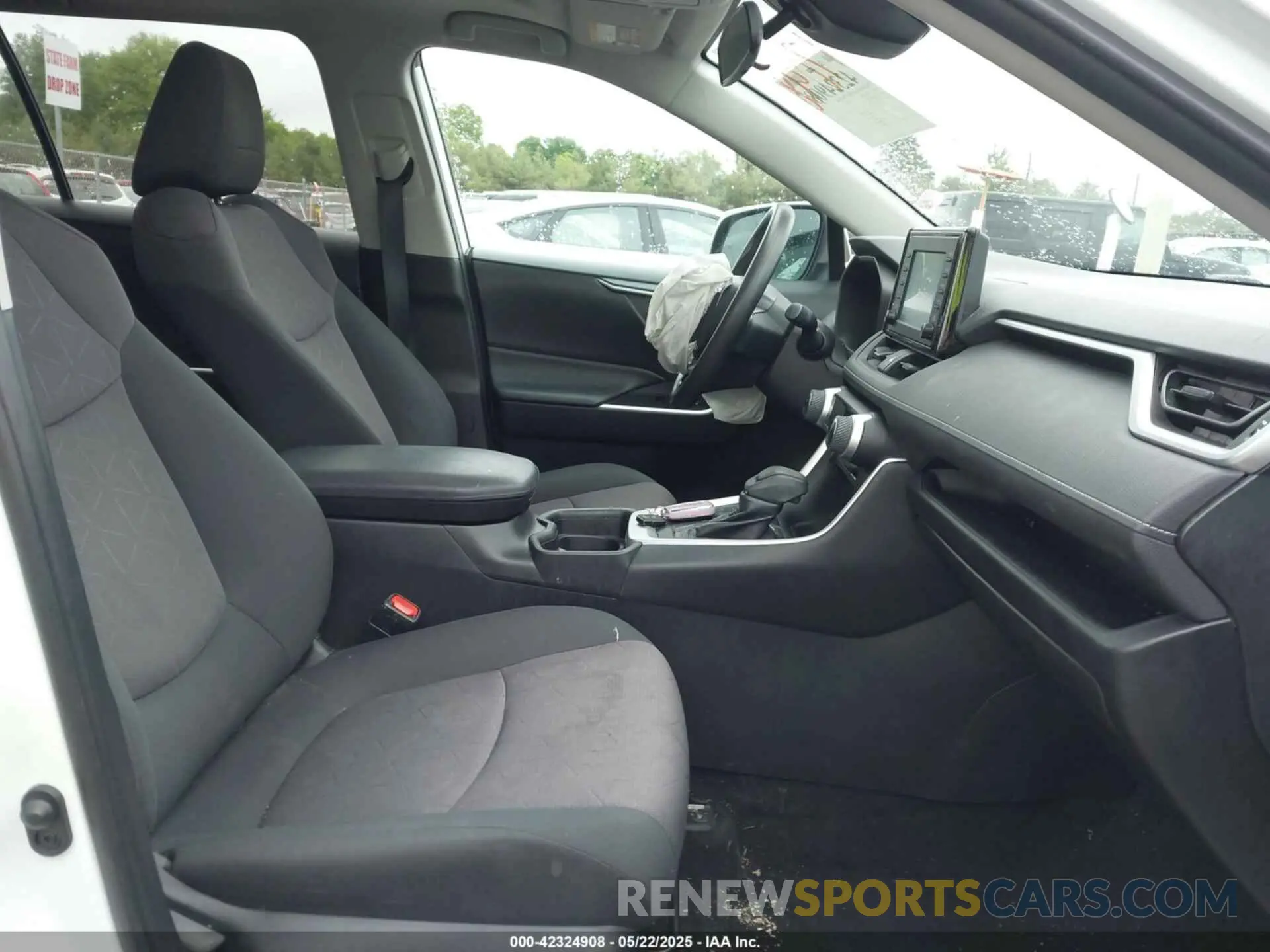 5 Photograph of a damaged car 2T3P1RFV8KC017048 TOYOTA RAV4 2019