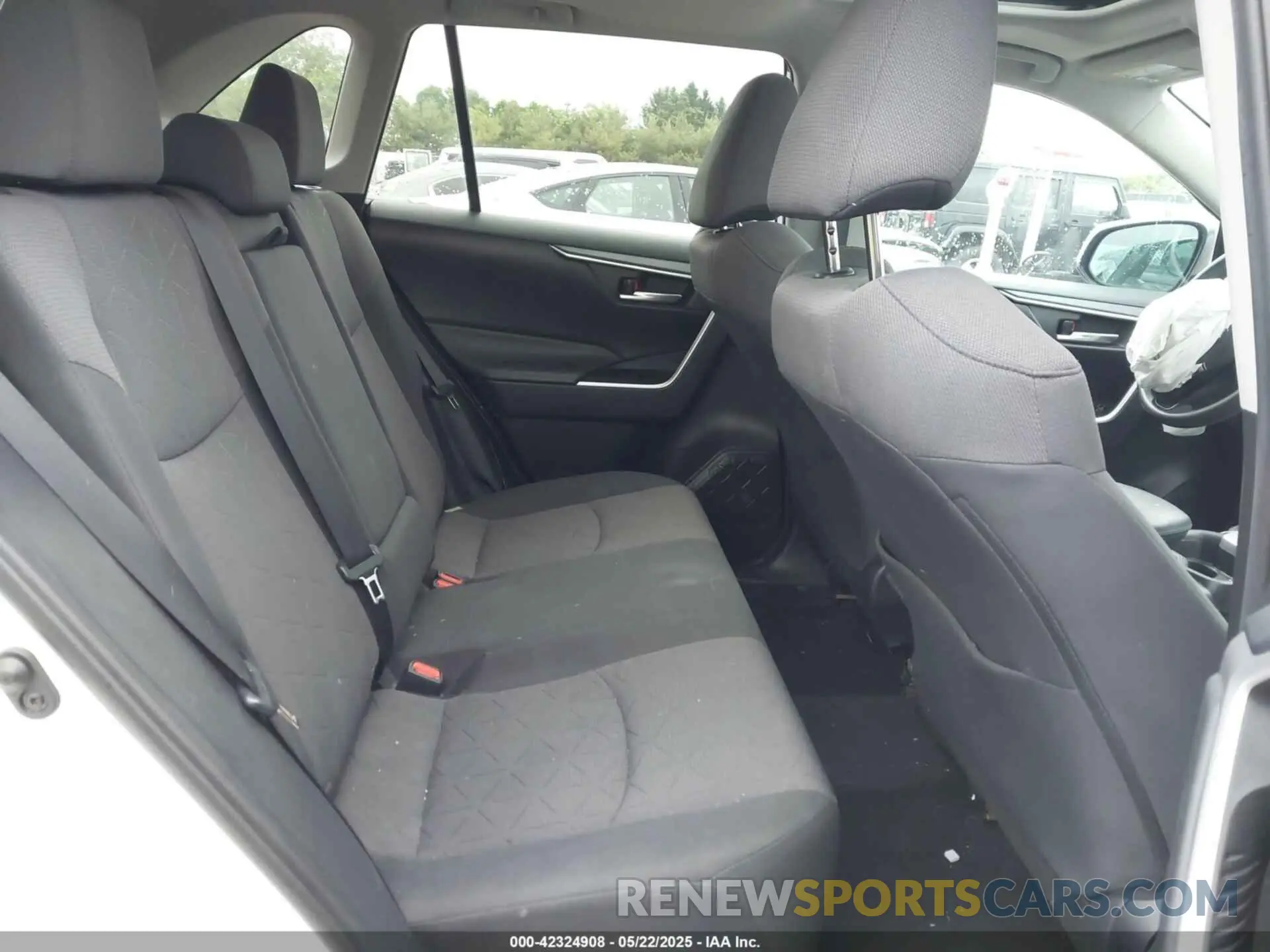 8 Photograph of a damaged car 2T3P1RFV8KC017048 TOYOTA RAV4 2019
