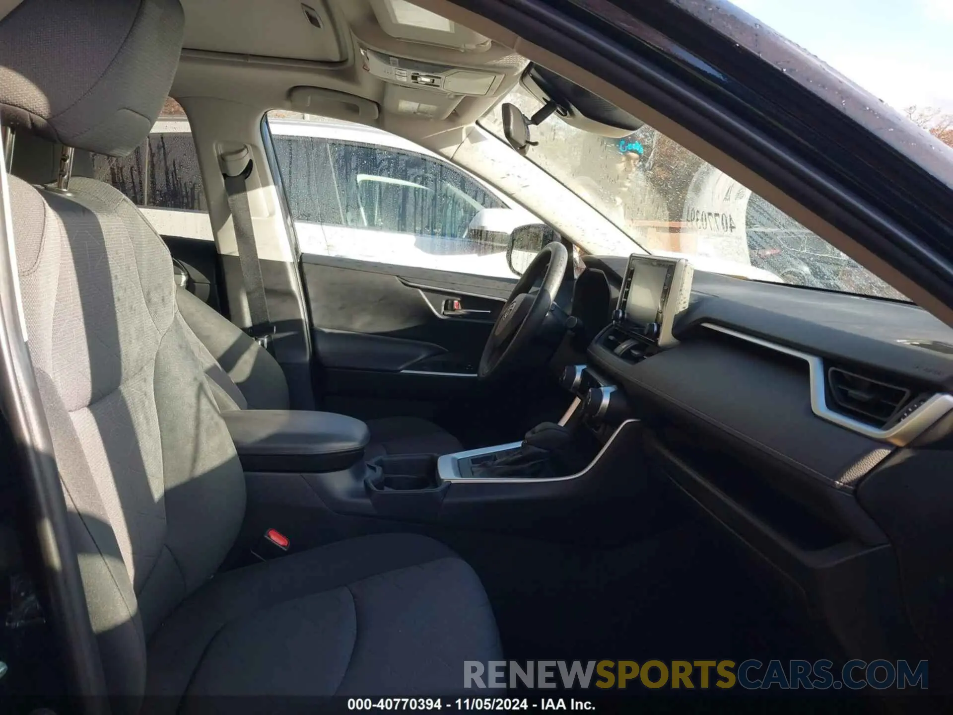 5 Photograph of a damaged car 2T3P1RFV8KC021858 TOYOTA RAV4 2019
