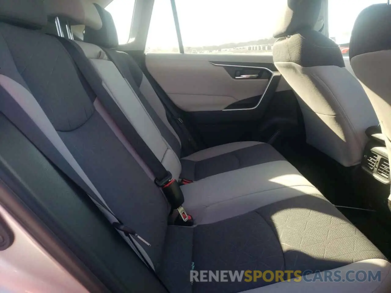 10 Photograph of a damaged car 2T3P1RFV8KC052821 TOYOTA RAV4 2019