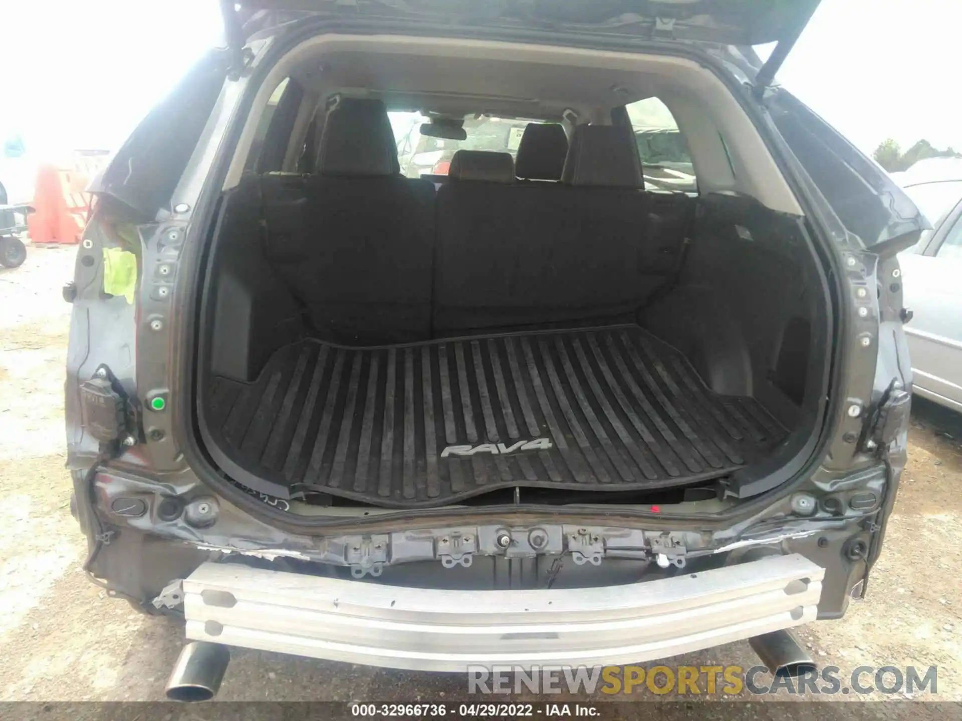 8 Photograph of a damaged car 2T3P1RFV8KW034852 TOYOTA RAV4 2019