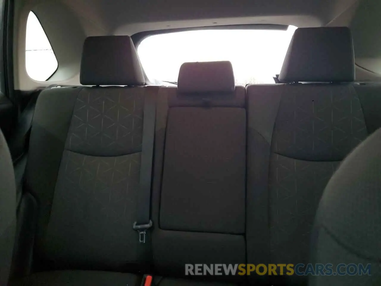 10 Photograph of a damaged car 2T3P1RFV8KW039758 TOYOTA RAV4 2019