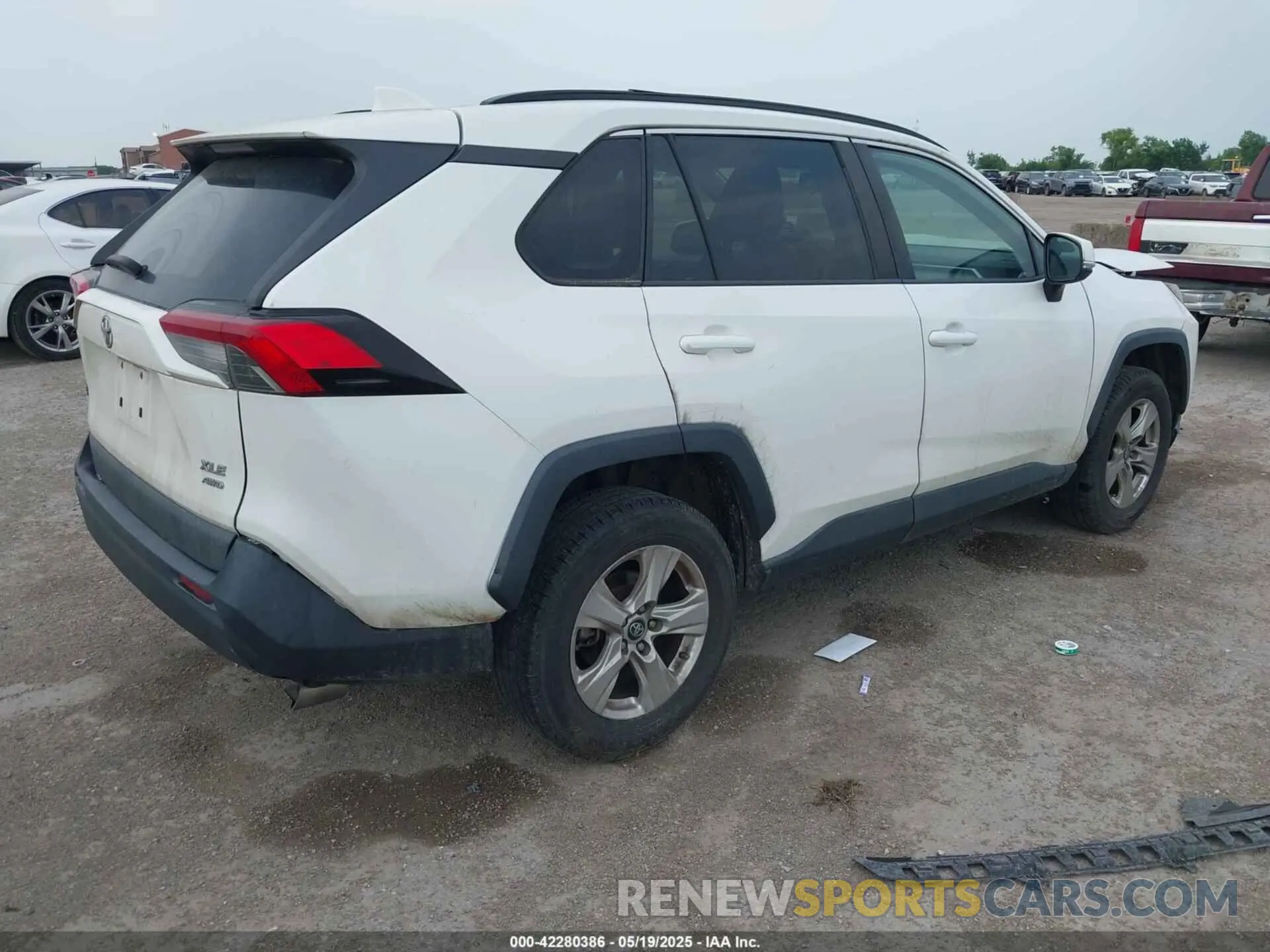 4 Photograph of a damaged car 2T3P1RFV8KW040053 TOYOTA RAV4 2019