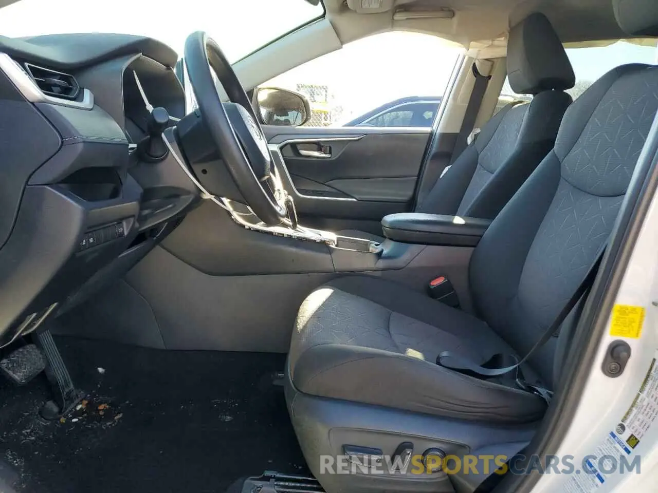 7 Photograph of a damaged car 2T3P1RFV8KW057175 TOYOTA RAV4 2019