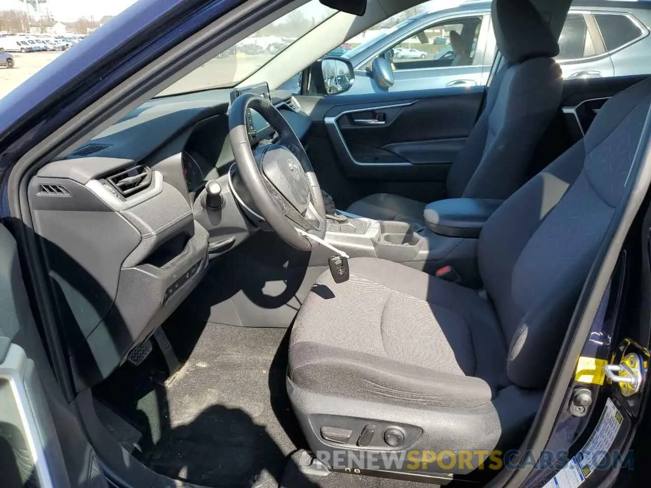 7 Photograph of a damaged car 2T3P1RFV8KW059704 TOYOTA RAV4 2019