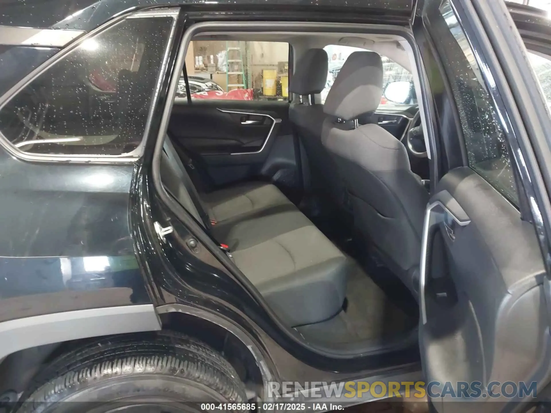 8 Photograph of a damaged car 2T3P1RFV8KW070475 TOYOTA RAV4 2019