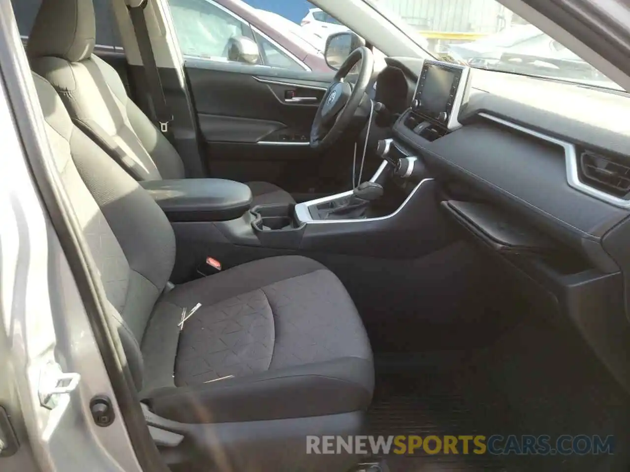 5 Photograph of a damaged car 2T3P1RFV9KC012635 TOYOTA RAV4 2019