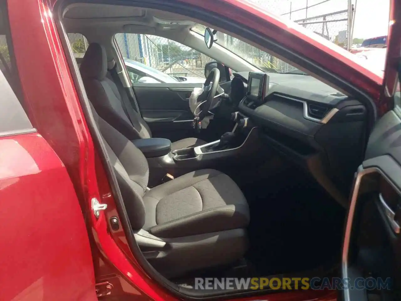 5 Photograph of a damaged car 2T3P1RFV9KC042699 TOYOTA RAV4 2019