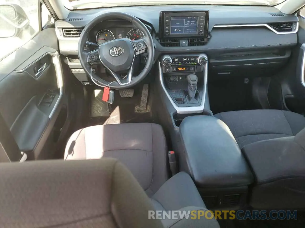 8 Photograph of a damaged car 2T3P1RFV9KC050530 TOYOTA RAV4 2019