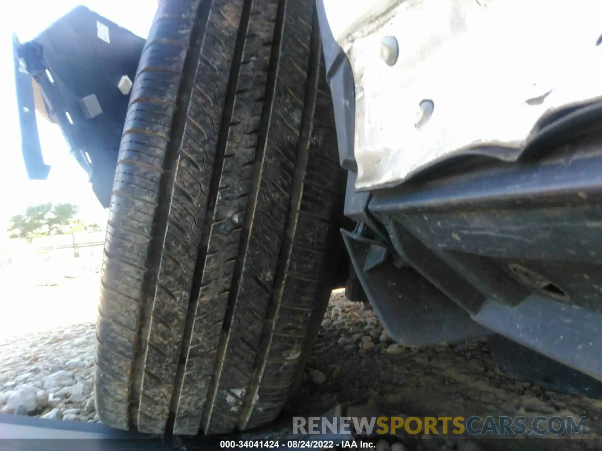 15 Photograph of a damaged car 2T3P1RFV9KW007787 TOYOTA RAV4 2019