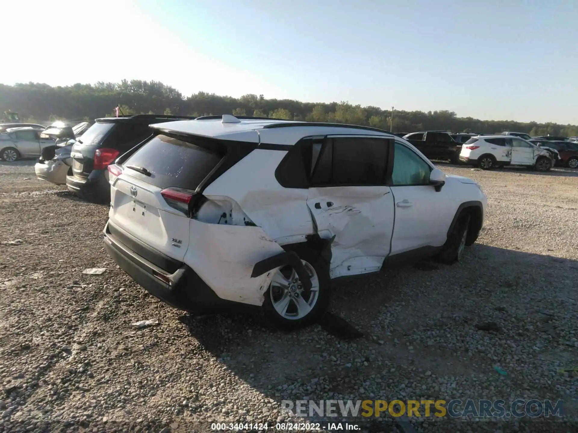 4 Photograph of a damaged car 2T3P1RFV9KW007787 TOYOTA RAV4 2019