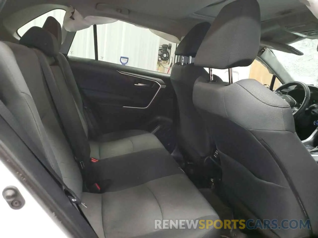11 Photograph of a damaged car 2T3P1RFV9KW009992 TOYOTA RAV4 2019
