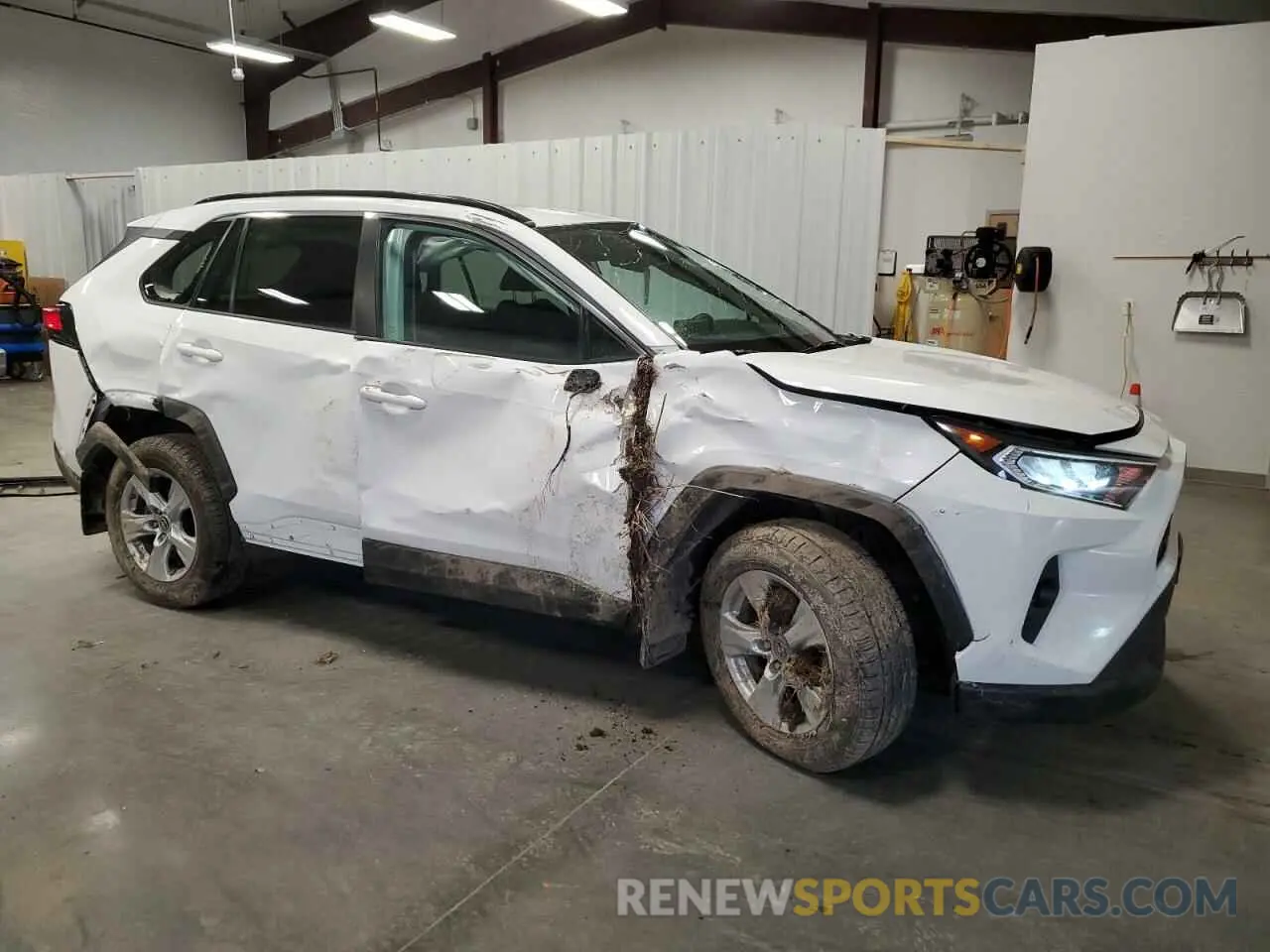 4 Photograph of a damaged car 2T3P1RFV9KW009992 TOYOTA RAV4 2019