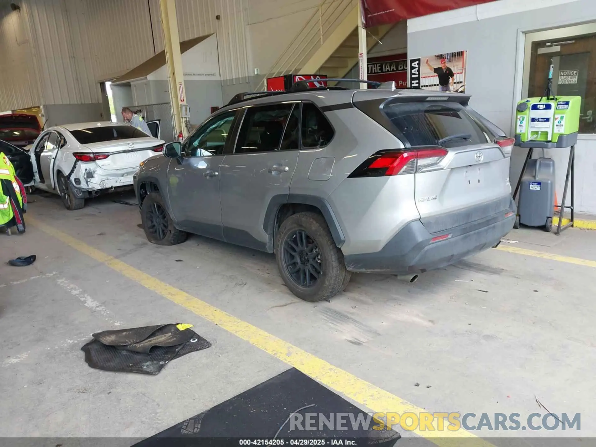 3 Photograph of a damaged car 2T3P1RFV9KW028137 TOYOTA RAV4 2019