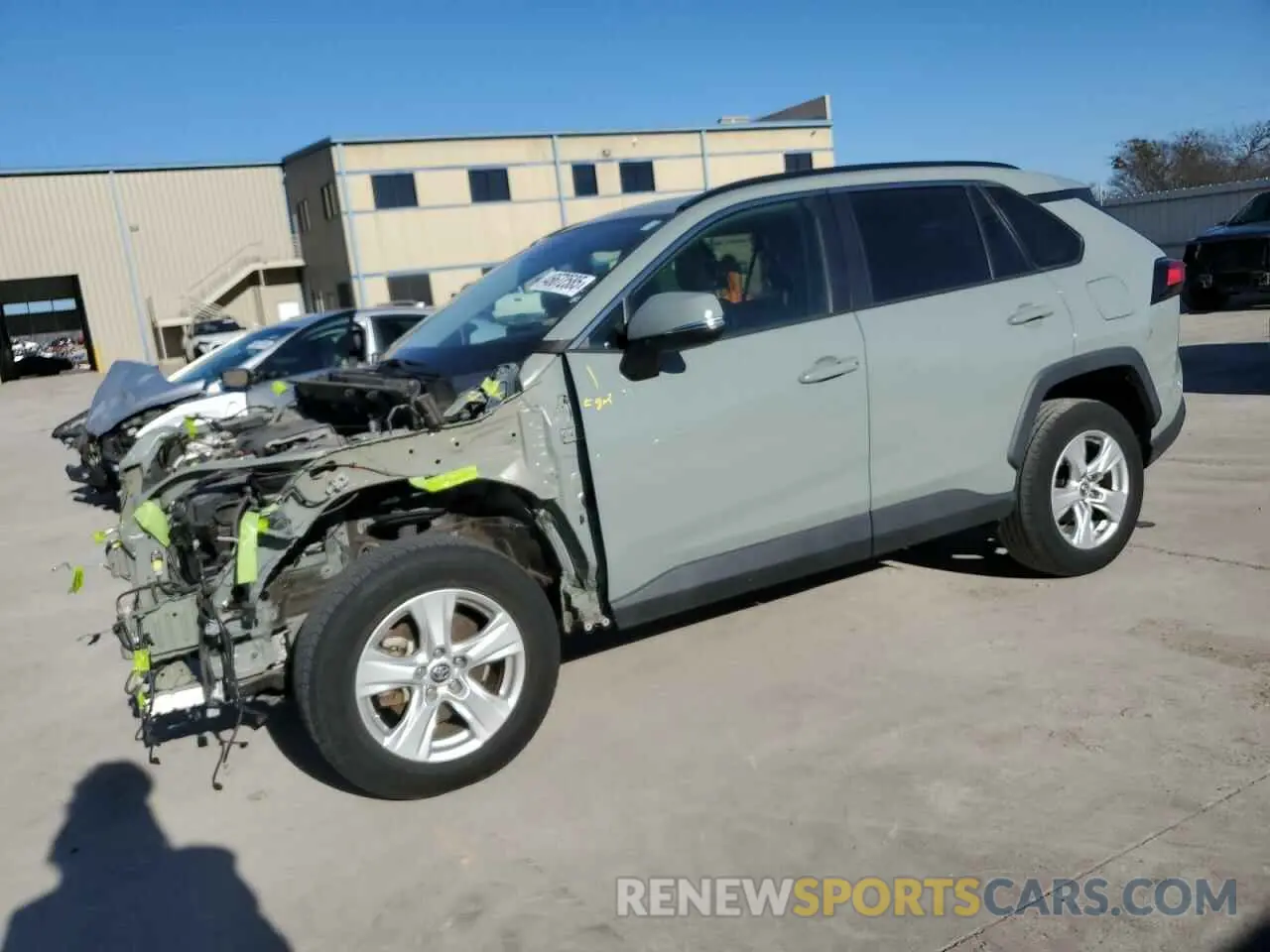 1 Photograph of a damaged car 2T3P1RFV9KW043818 TOYOTA RAV4 2019