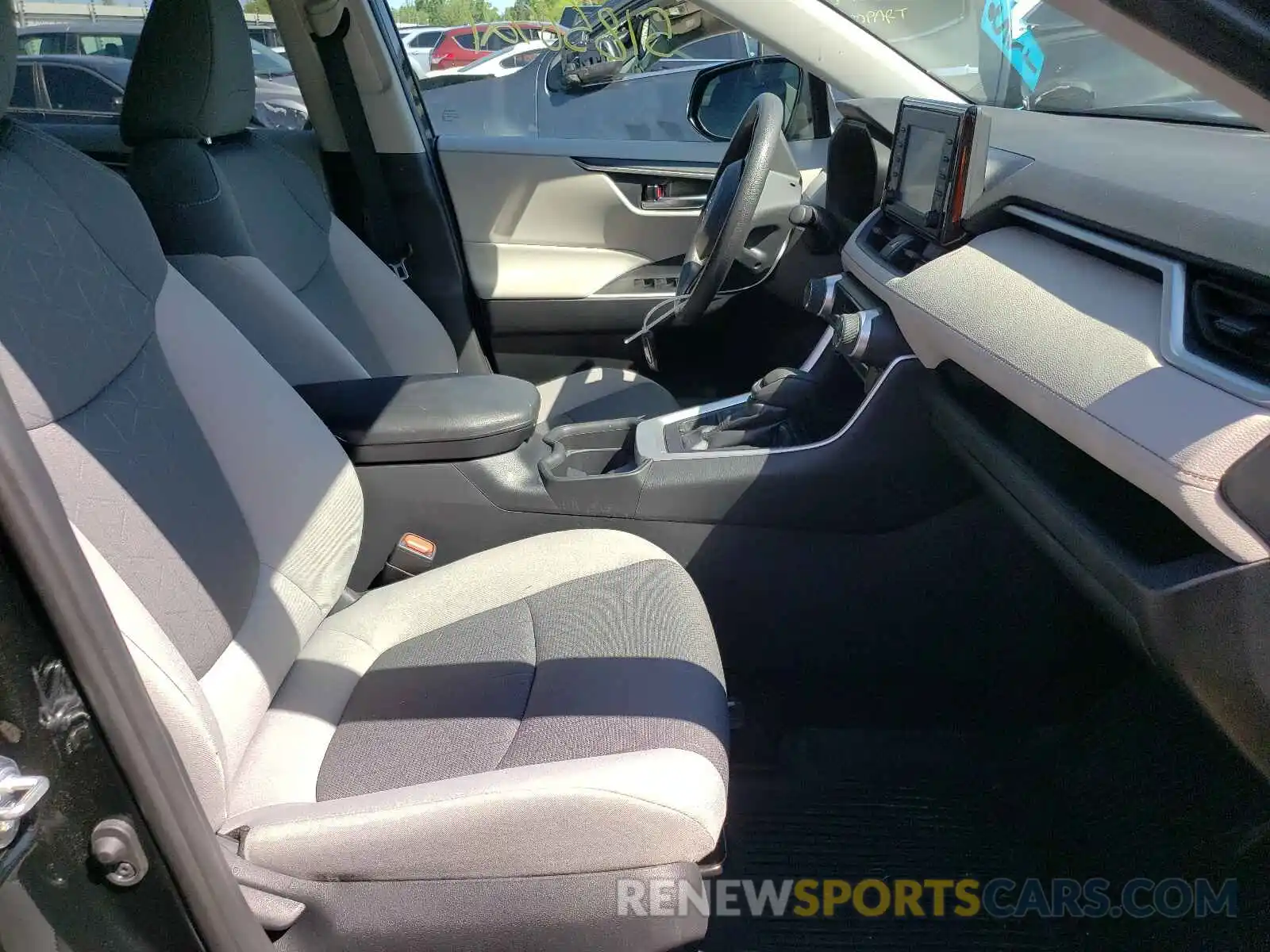 5 Photograph of a damaged car 2T3P1RFV9KW060098 TOYOTA RAV4 2019