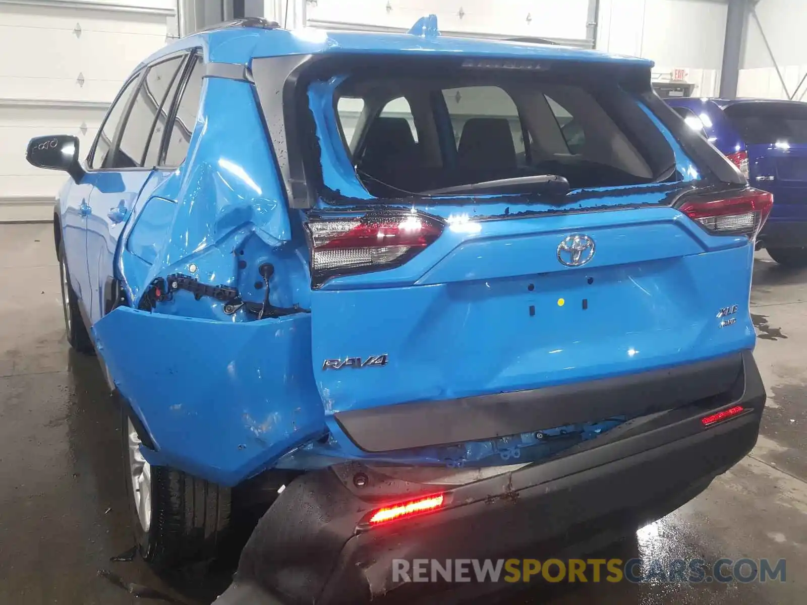 9 Photograph of a damaged car 2T3P1RFV9KW075992 TOYOTA RAV4 2019