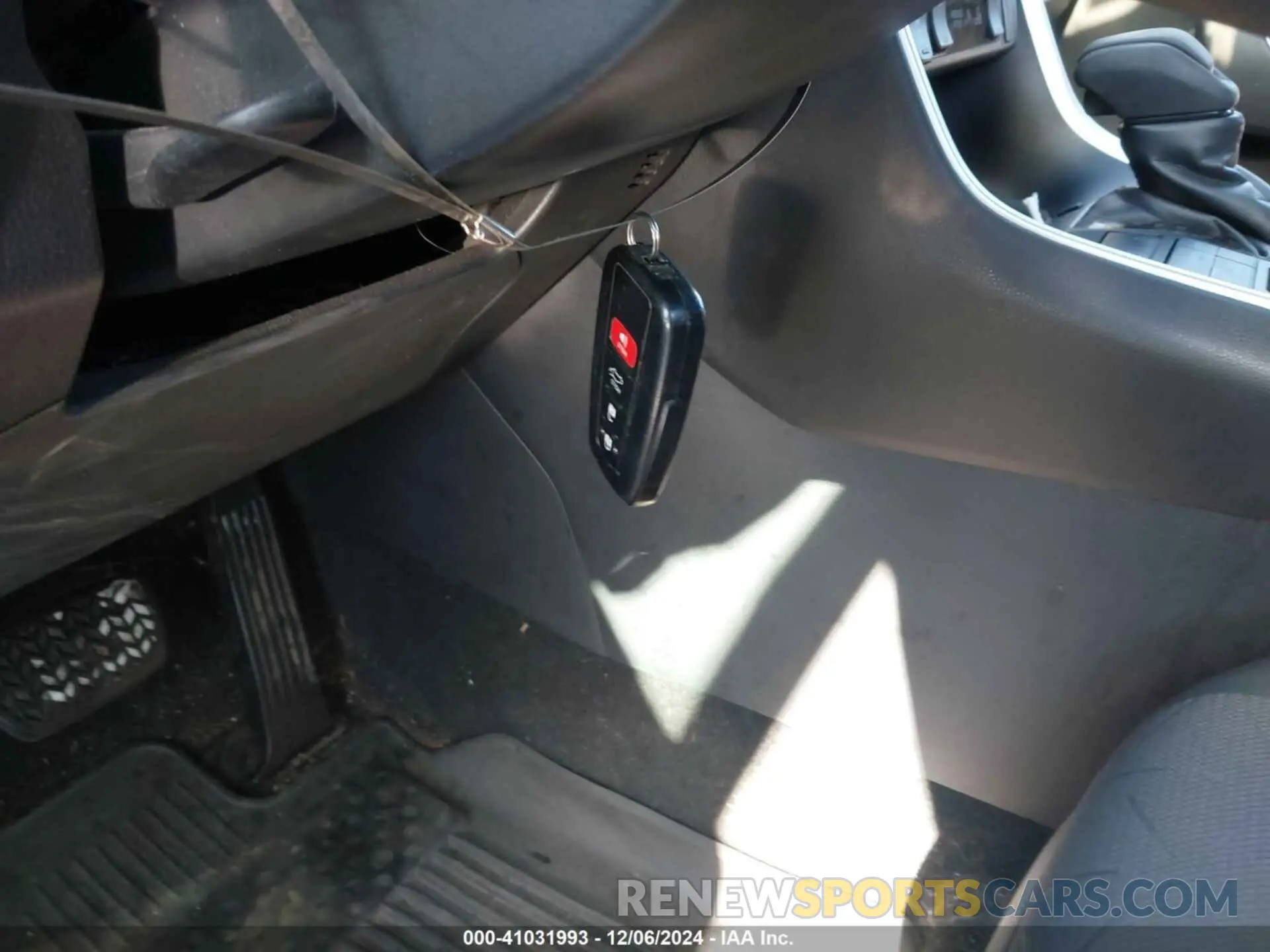 11 Photograph of a damaged car 2T3P1RFVXKC020601 TOYOTA RAV4 2019