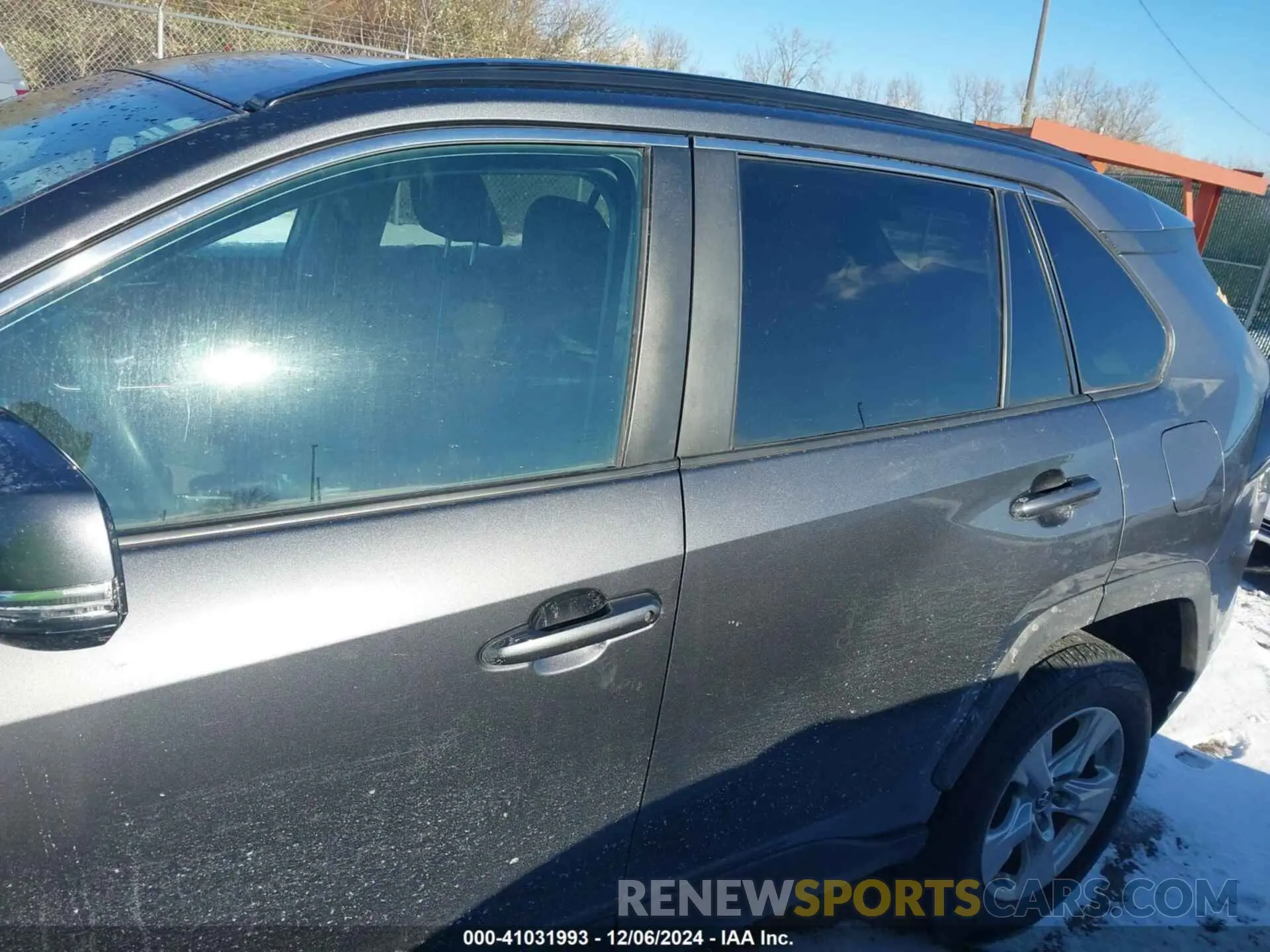 14 Photograph of a damaged car 2T3P1RFVXKC020601 TOYOTA RAV4 2019