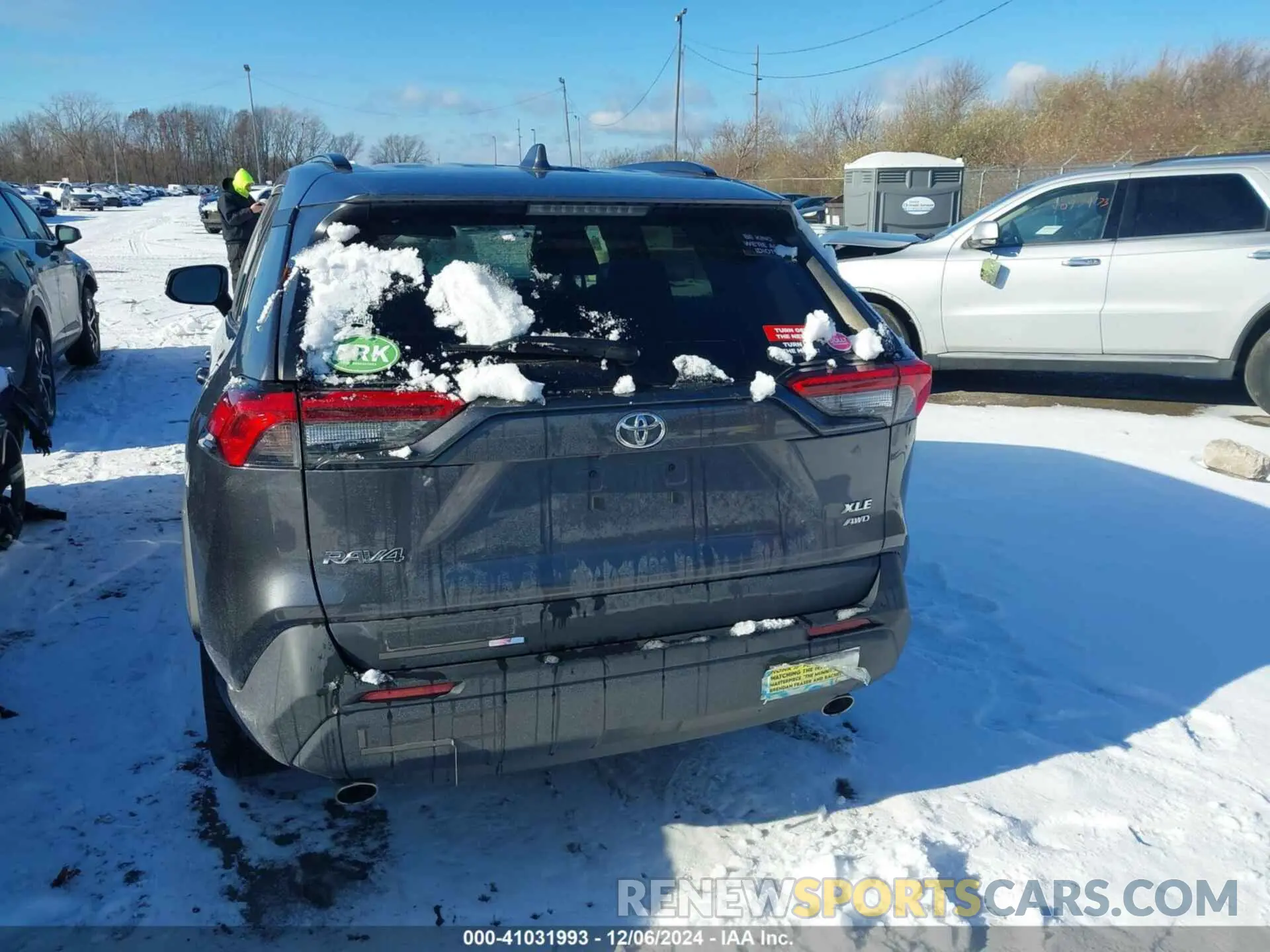 16 Photograph of a damaged car 2T3P1RFVXKC020601 TOYOTA RAV4 2019