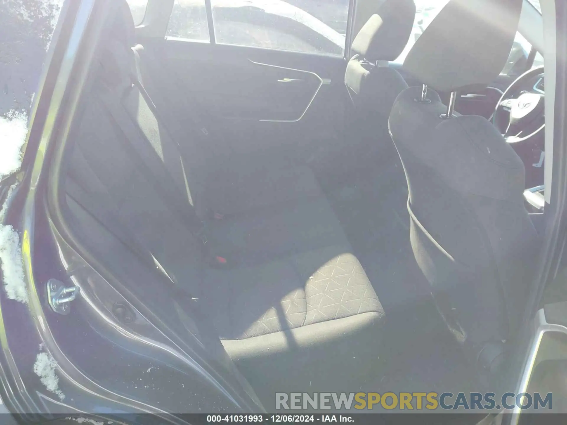 8 Photograph of a damaged car 2T3P1RFVXKC020601 TOYOTA RAV4 2019
