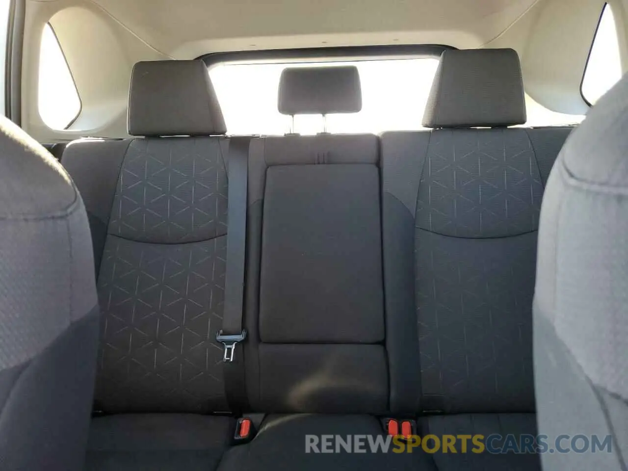 10 Photograph of a damaged car 2T3P1RFVXKC030447 TOYOTA RAV4 2019