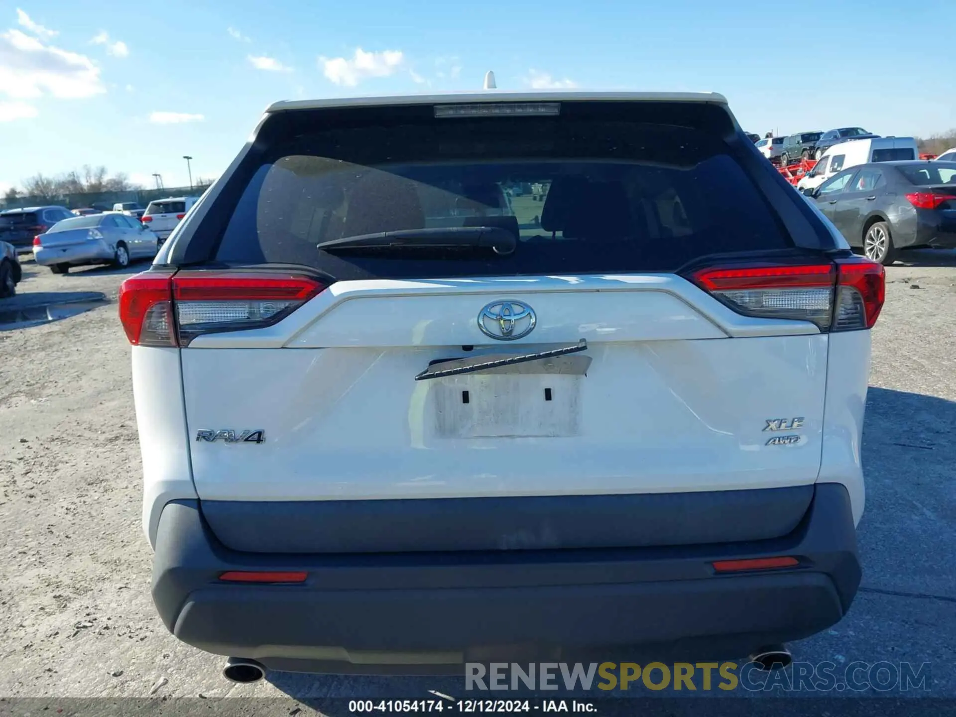 16 Photograph of a damaged car 2T3P1RFVXKC039696 TOYOTA RAV4 2019