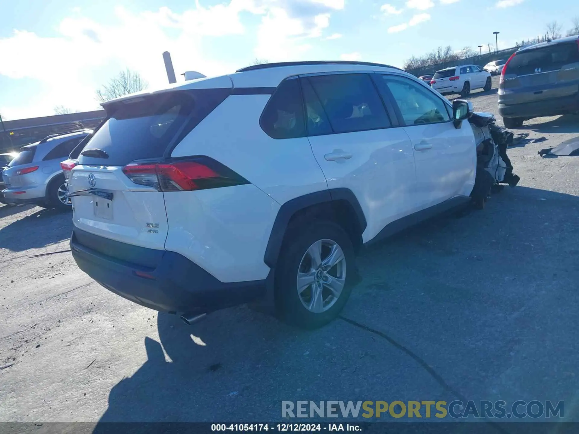 4 Photograph of a damaged car 2T3P1RFVXKC039696 TOYOTA RAV4 2019