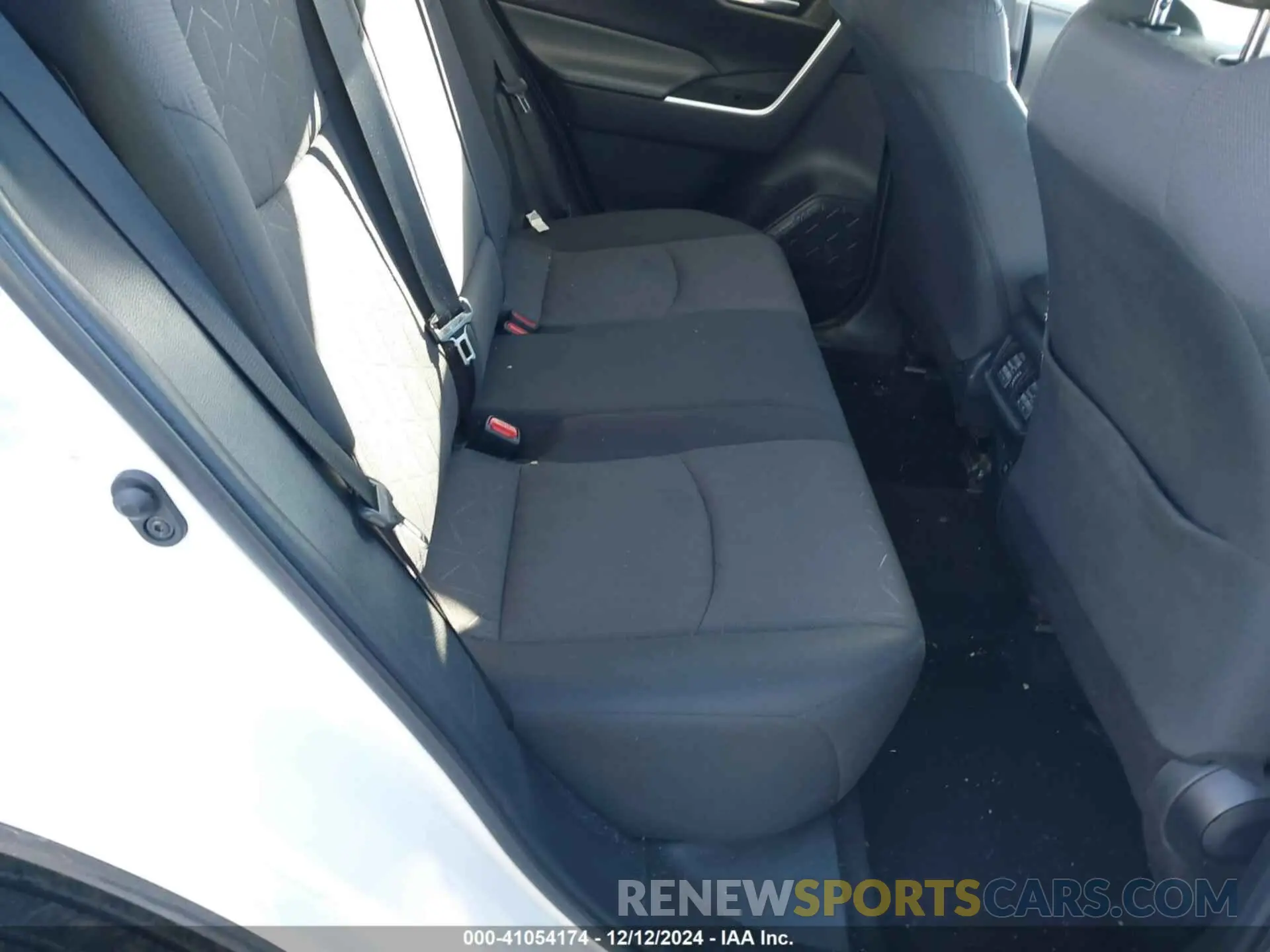 8 Photograph of a damaged car 2T3P1RFVXKC039696 TOYOTA RAV4 2019