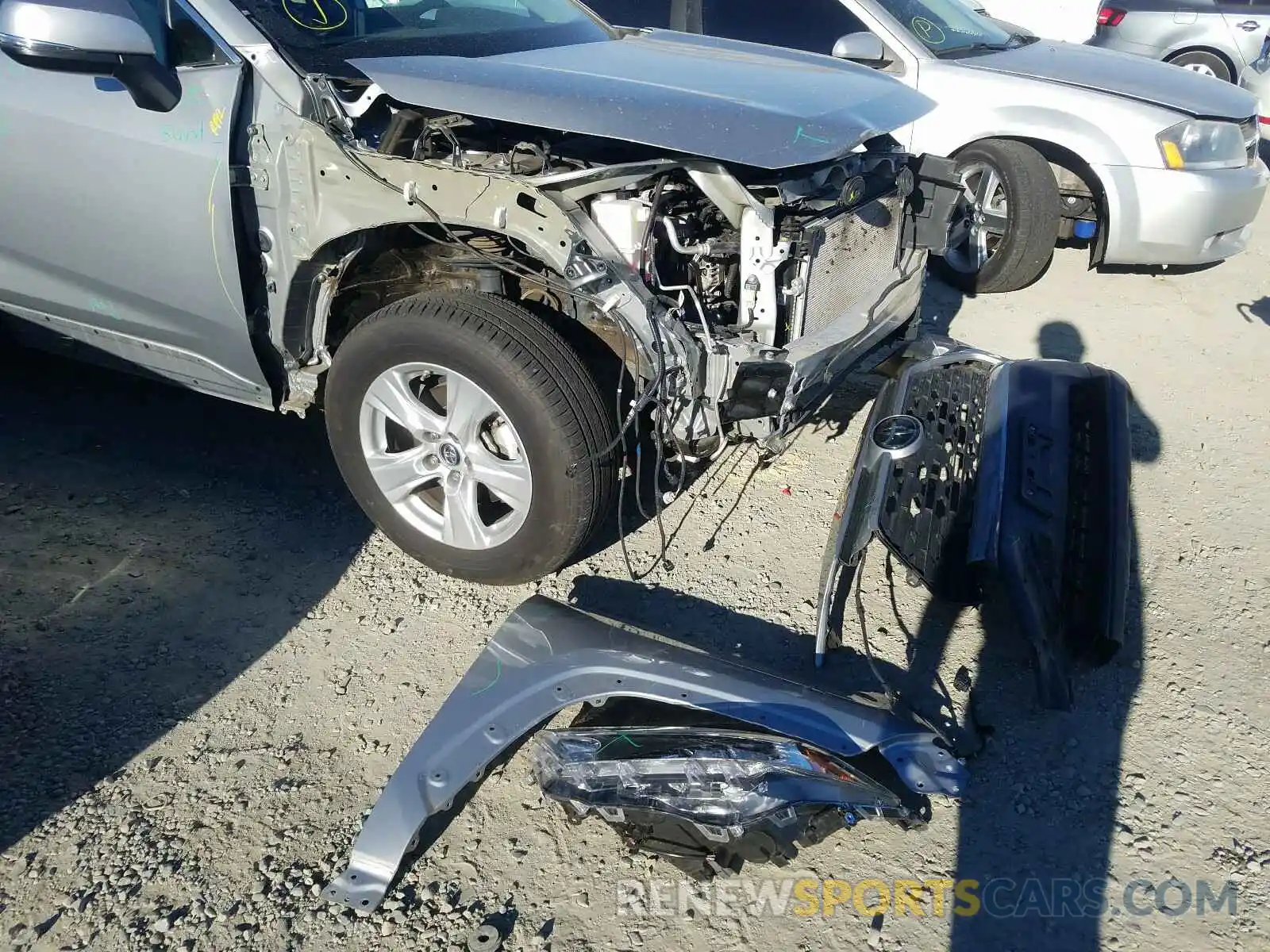 9 Photograph of a damaged car 2T3P1RFVXKW027028 TOYOTA RAV4 2019