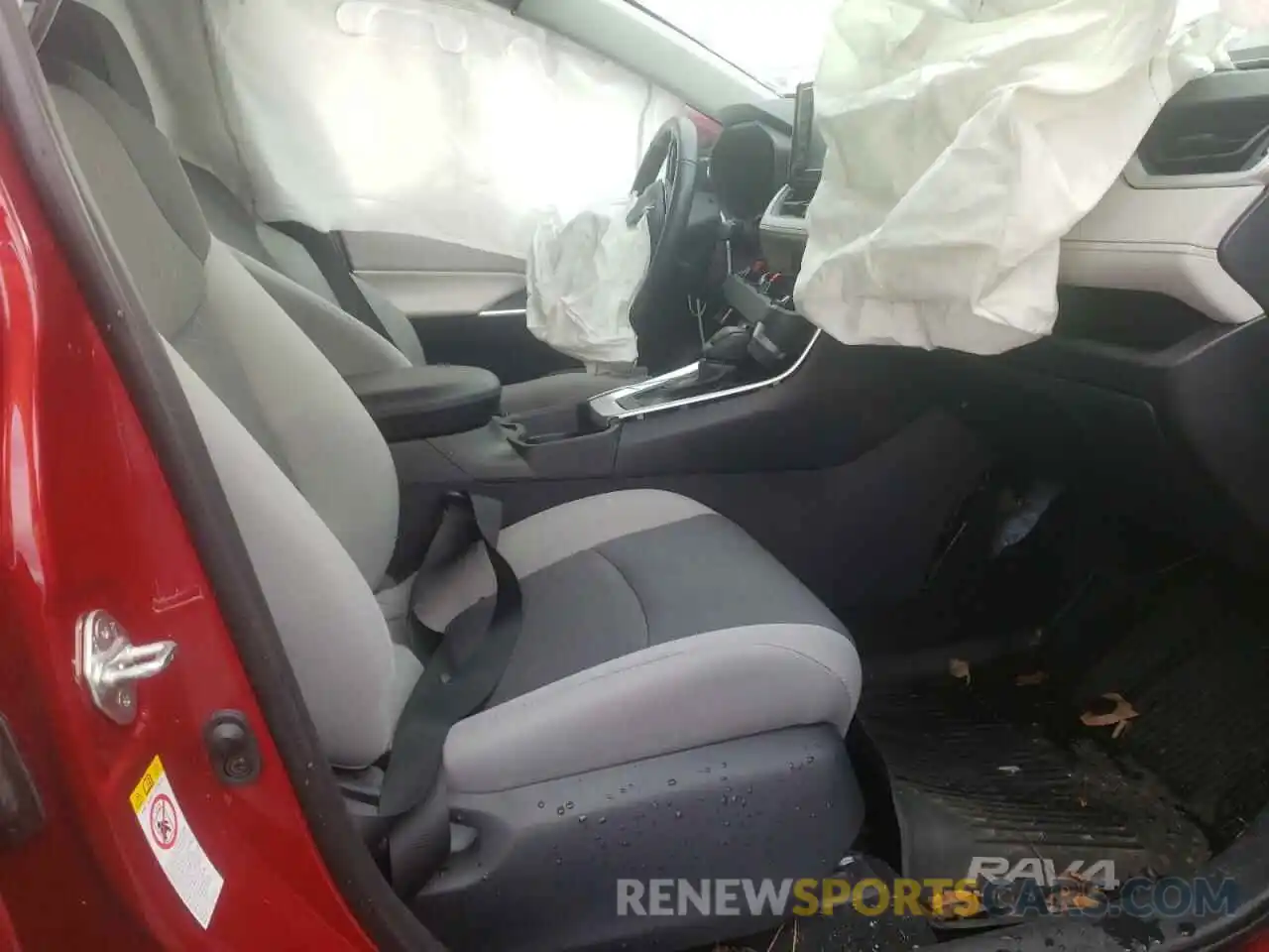 5 Photograph of a damaged car 2T3P1RFVXKW038661 TOYOTA RAV4 2019