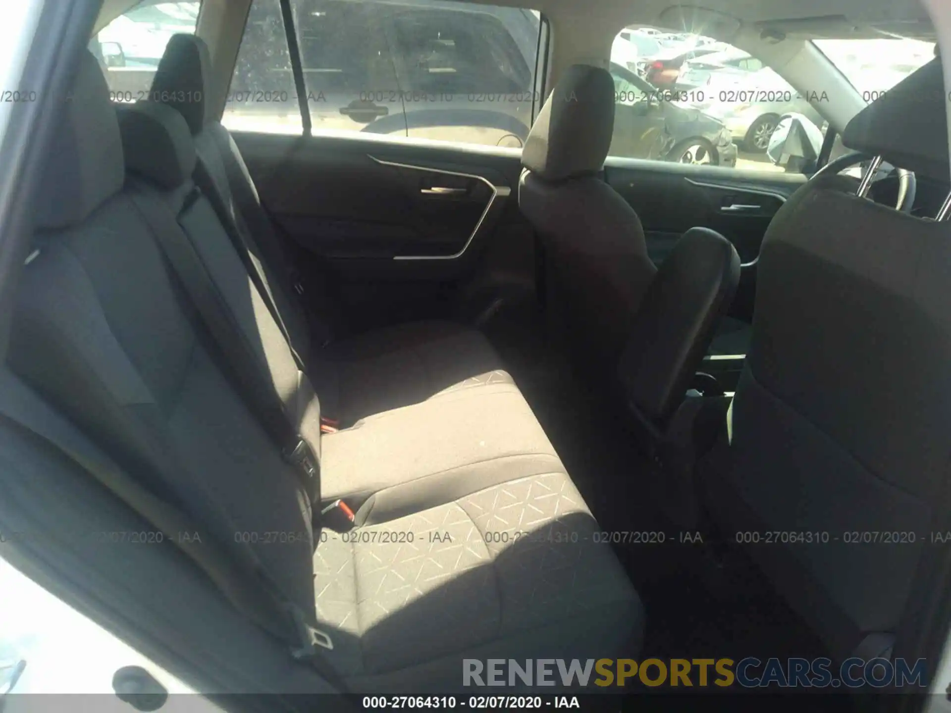 8 Photograph of a damaged car 2T3P1RFVXKW049076 TOYOTA RAV4 2019