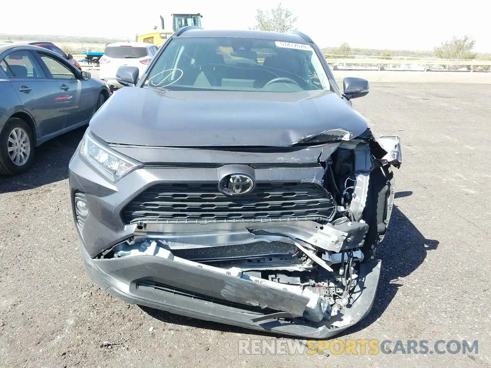 9 Photograph of a damaged car 2T3P1RFVXKW063639 TOYOTA RAV4 2019