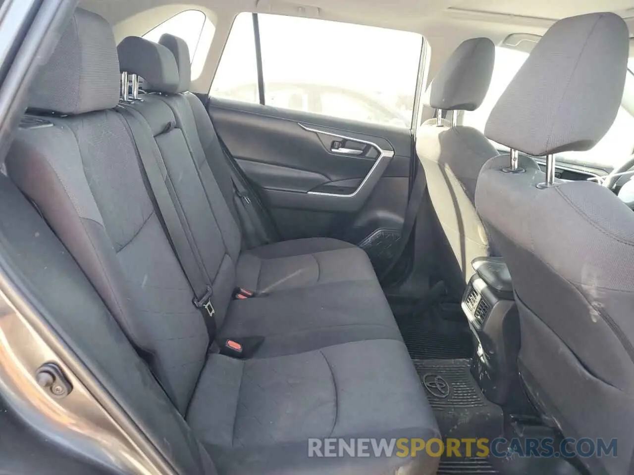 10 Photograph of a damaged car 2T3P1RFVXKW069313 TOYOTA RAV4 2019