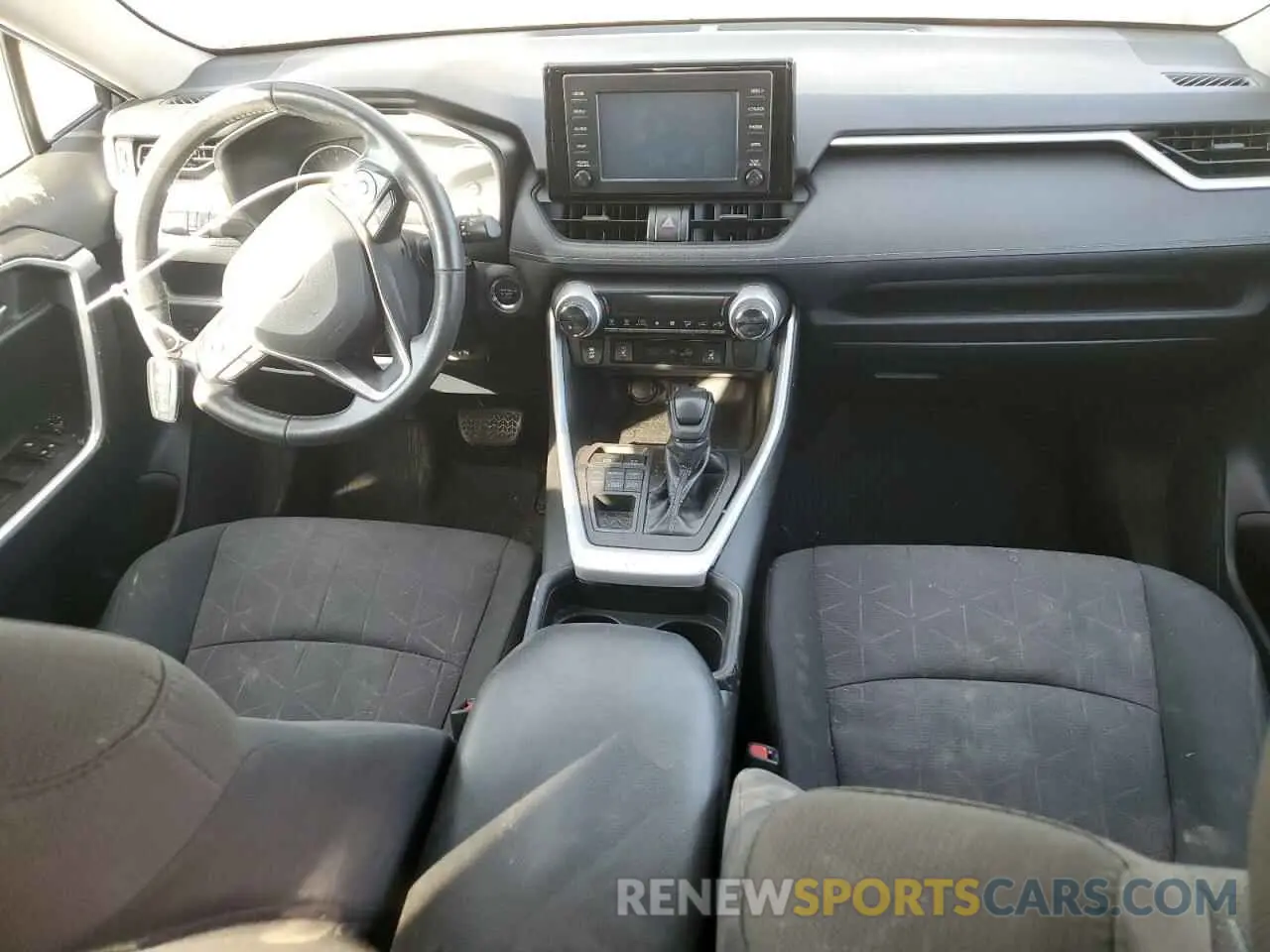 8 Photograph of a damaged car 2T3P1RFVXKW069313 TOYOTA RAV4 2019