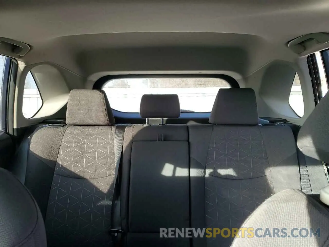 10 Photograph of a damaged car 2T3R1RFV0KW068860 TOYOTA RAV4 2019
