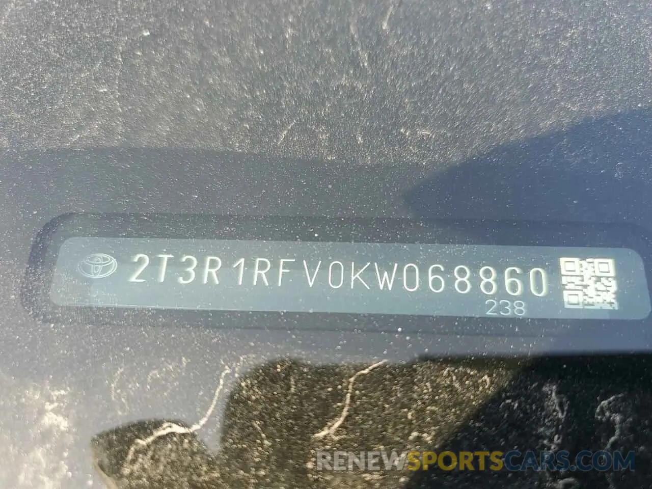 14 Photograph of a damaged car 2T3R1RFV0KW068860 TOYOTA RAV4 2019