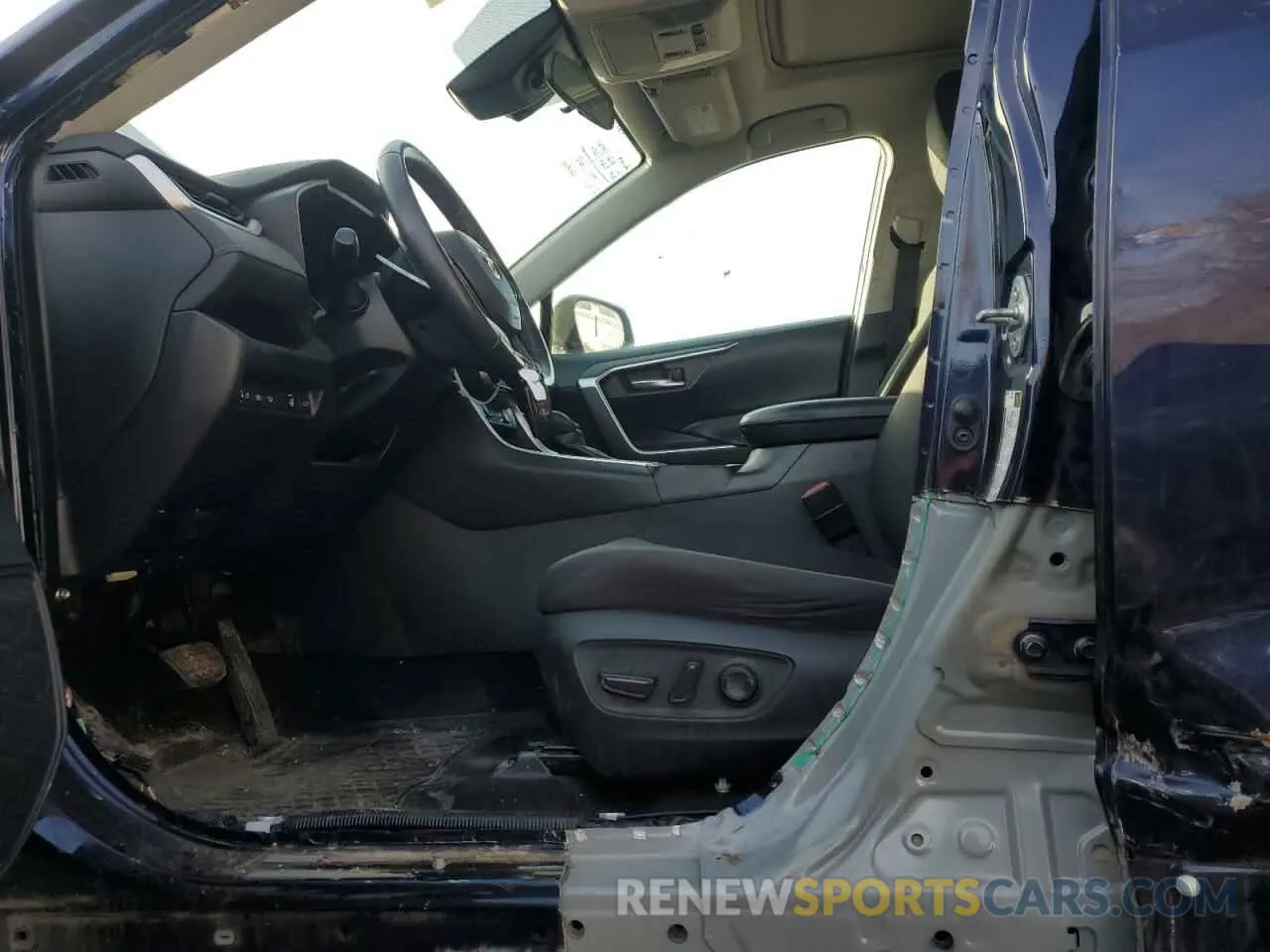 7 Photograph of a damaged car 2T3R1RFV0KW068860 TOYOTA RAV4 2019
