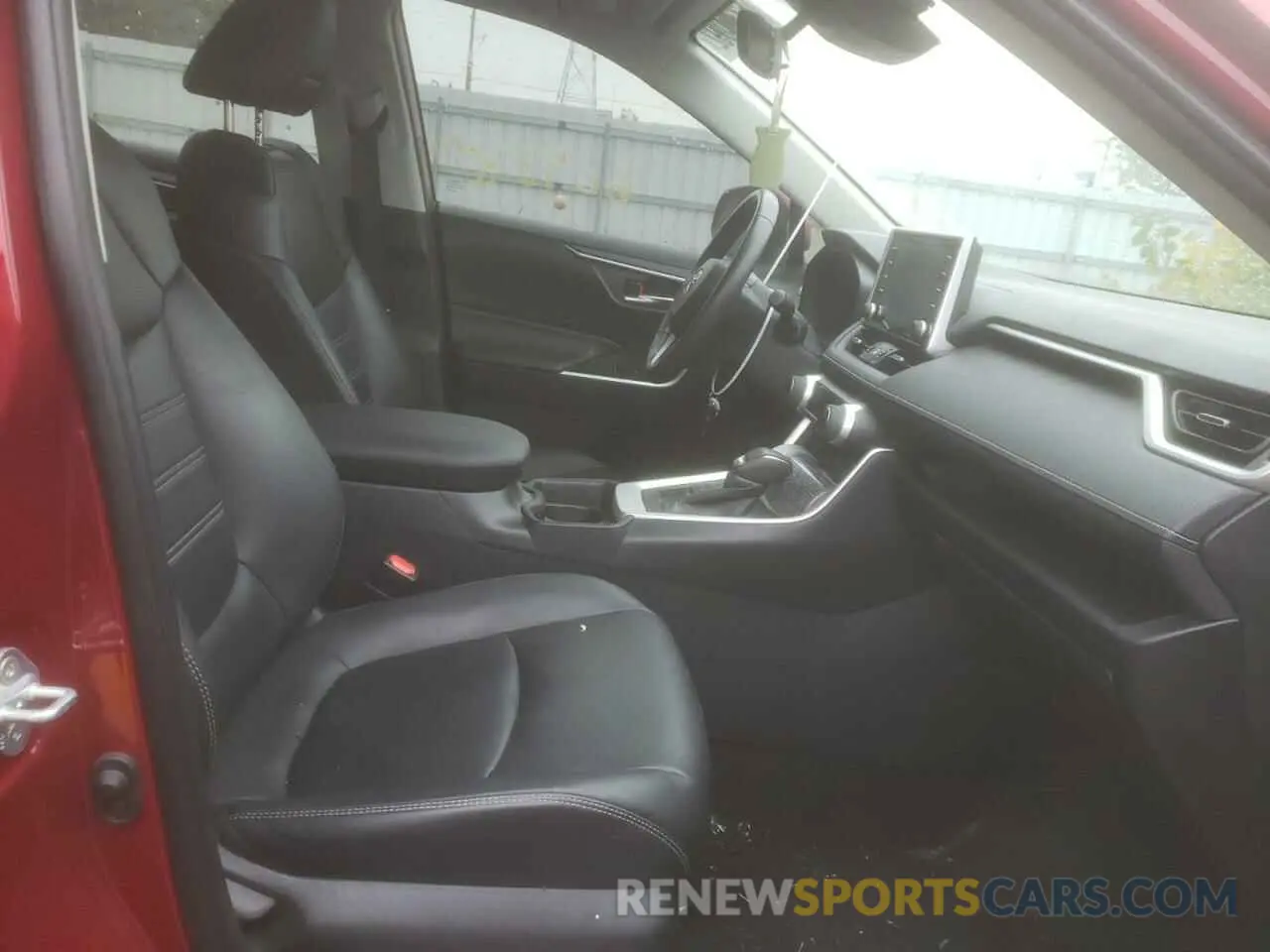 5 Photograph of a damaged car 2T3R1RFV3KC003194 TOYOTA RAV4 2019