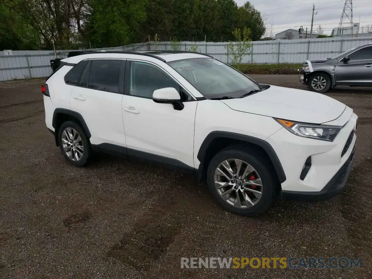 4 Photograph of a damaged car 2T3R1RFV7KW042451 TOYOTA RAV4 2019