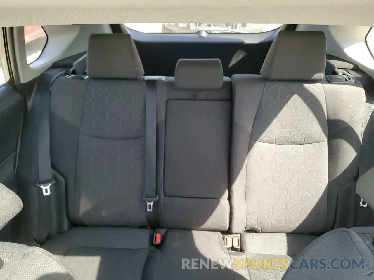 10 Photograph of a damaged car 2T3R1RFV8KC023960 TOYOTA RAV4 2019
