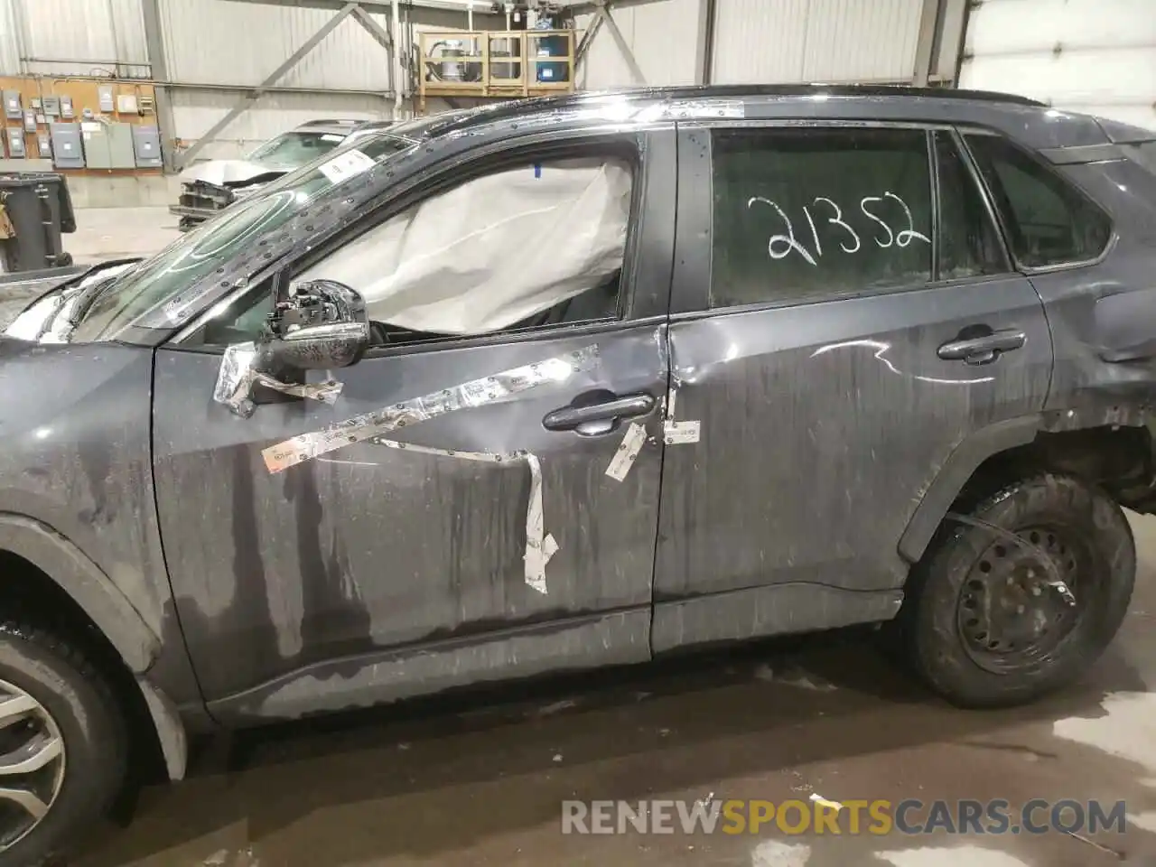 9 Photograph of a damaged car 2T3R1RFV8KW082151 TOYOTA RAV4 2019