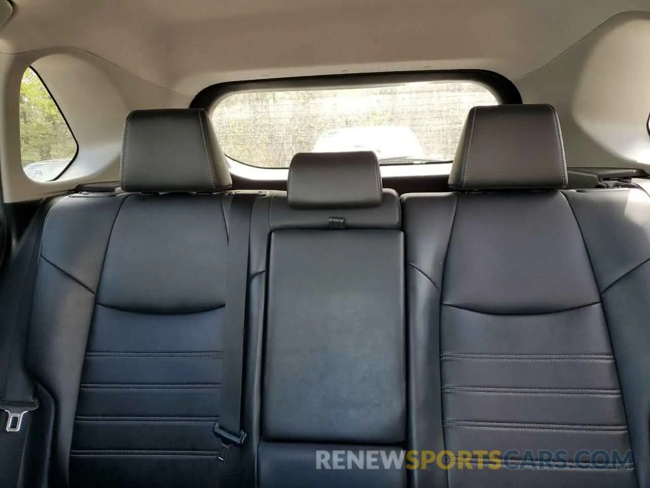 10 Photograph of a damaged car 2T3R1RFV9KW011654 TOYOTA RAV4 2019