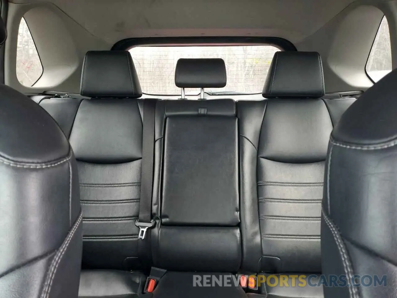 10 Photograph of a damaged car 2T3R1RFV9KW040491 TOYOTA RAV4 2019