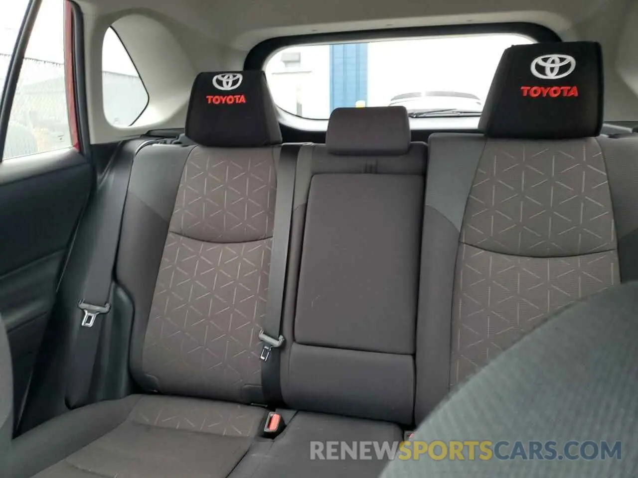 10 Photograph of a damaged car 2T3R1RFV9KW043939 TOYOTA RAV4 2019