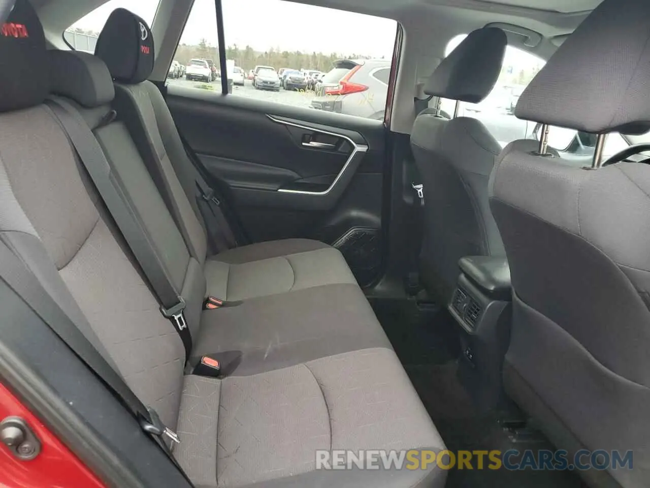 11 Photograph of a damaged car 2T3R1RFV9KW043939 TOYOTA RAV4 2019